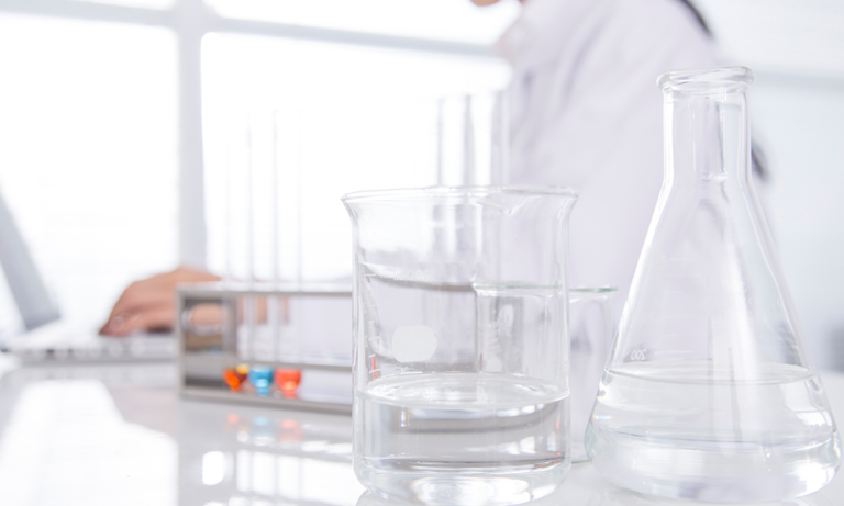 臨床検査技師は他職種より薄給？年収アップのコツとは