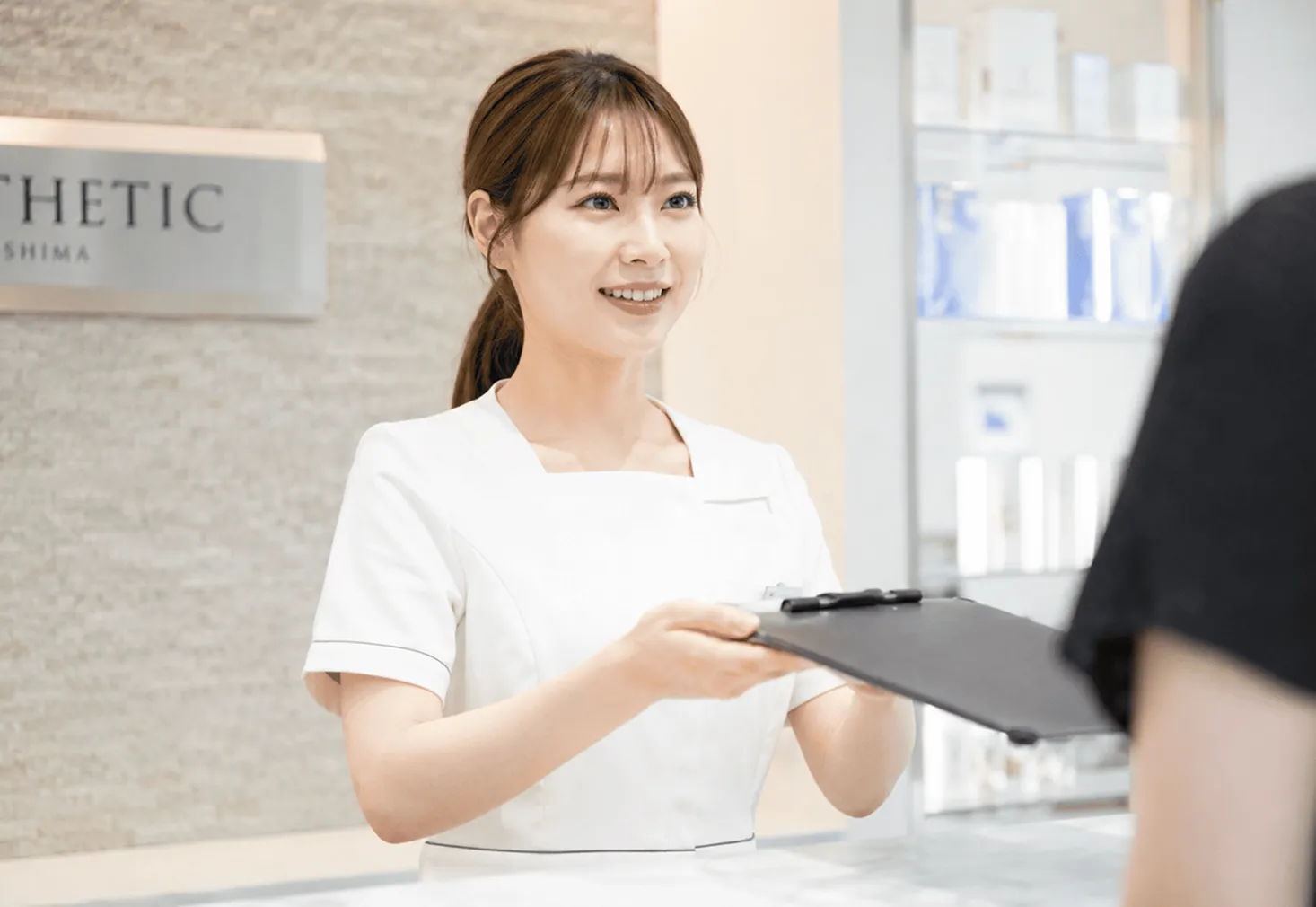 美容看護師の年収が低いと感じる原因を解説する画像